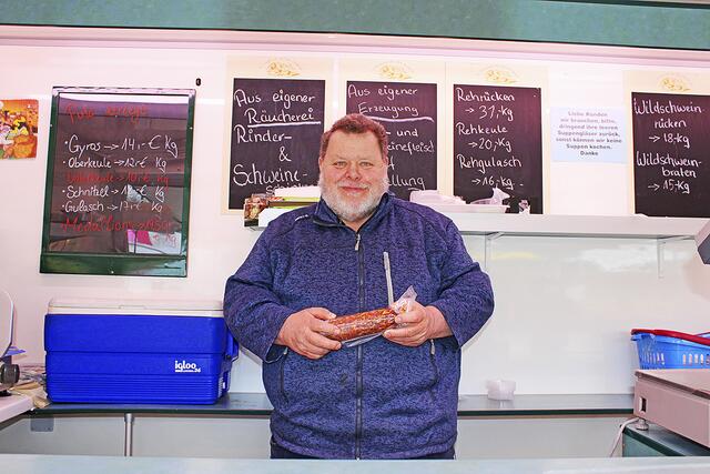 Selbsthergestellte Wurstwaren gibt es bei Landwirt Peter Meyer vom Wachtmeisters Hof | Foto: sv
