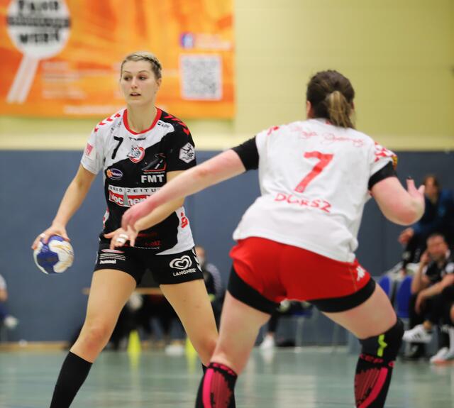 Marleen Kadenbach (am Ball) steuerte sechs Treffer zum Erfolg der "Luchse" bei | Foto: cc