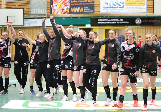 Grenzloser Jubel nach dem Überraschungs-Sieg der "Luchse" | Foto: cc