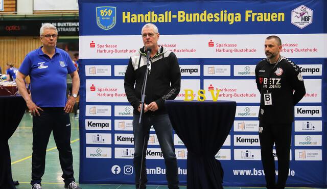 Pressekonferenz nach dem Spiel mit BSV-Trainer Dirk Leun (v.l.), BSV-Manager Peter Prior, und Luchse-Trainer Dubravko Prelcec | Foto: cc
