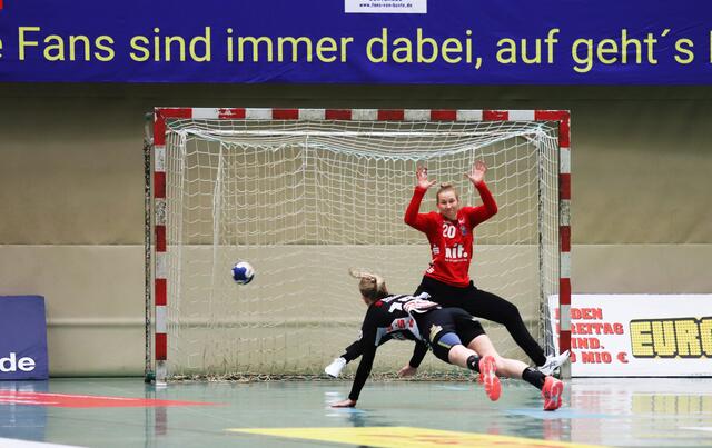 In dieser Szene traf Kim Berndt von der Sieben-Meter-Linie für die "Luchse" | Foto: cc