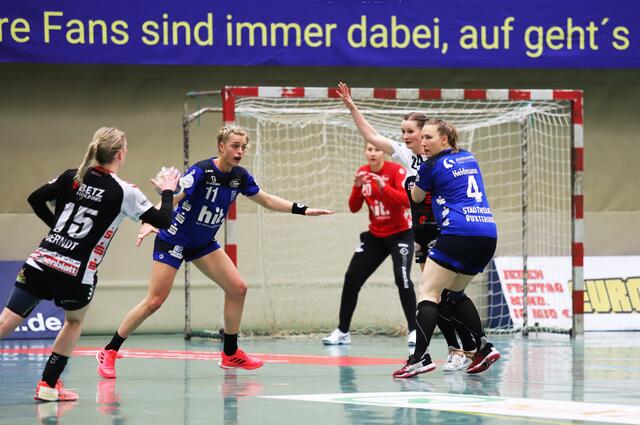 Diesmal hat sich Kim Berndt (am Ball) auf der linken Seite durchgesetzt | Foto: cc