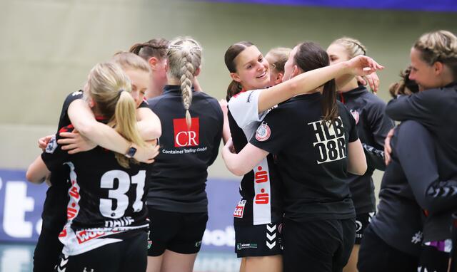 Grenzloser Jubel nach dem Überraschungs-Sieg der "Luchse" | Foto: cc