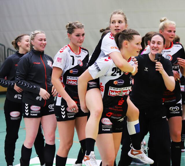 Grenzloser Jubel nach dem Überraschungs-Sieg der "Luchse" | Foto: cc