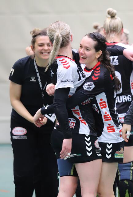 Grenzloser Jubel nach dem Überraschungs-Sieg der "Luchse" | Foto: cc