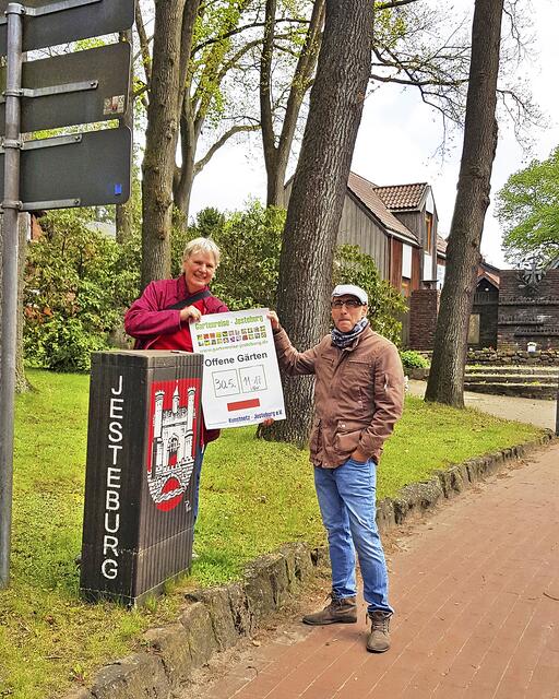 Kunstnetz-Vorsitzende Stefanie Spinty und Künstler Ayhan Keser laden zur Gartenreise ein