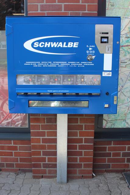 Am Automaten können jederzeit Fahrradschläuche gekauft werden