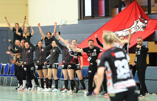 Jubel gab es von der Luchse-Bank beim Treffer zum 14:10-Pausenstand | Foto: cc