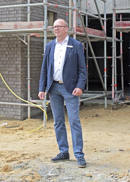 Stades Bürgermeister Sönke Hartlef freut sich über den Baufortschritt