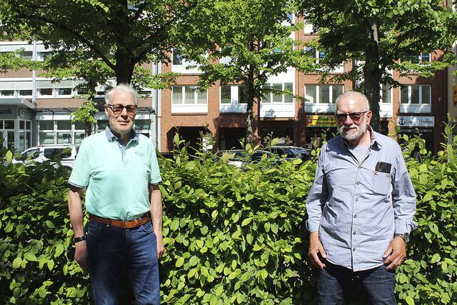 Stehen als Ansprechpartner für Infos zur Verfügung: die Initiatoren Claus Bredehöft (li.) und
Norbert O'Brian