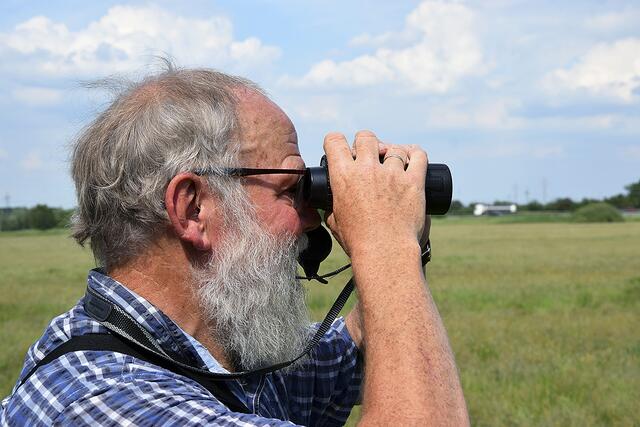 Der zweite BI-Vorsitzende und Ornithologe Rainer Weseloh hat im Moor bei Meckelfeld den Wachtelkönig aufgespürt | Foto: ts