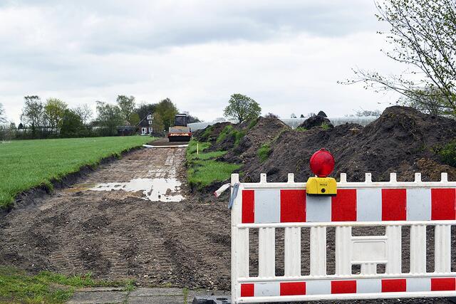 Vor einigen Wochen haben die Bauarbeiten im
Bereich des Glüsinger Wegs begonnen
