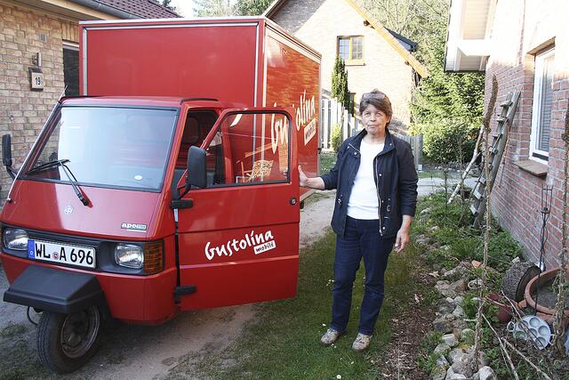 Eigentlich wollte sich Monika Schücking auf dem Wochenmarkt mit leckerem Kaffee von ihren Kunden verabschieden. Es kommt anders