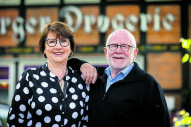 Karin und Gerd Gilbert haben 1988 die Jesteburger Drogerie von Irmgard und Alfred Bonness übernommen | Foto: Gilbert Studios