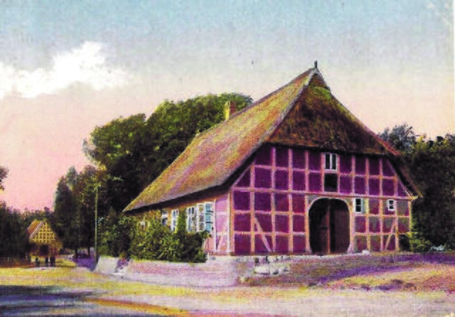 Seit 1948 ist die von Irmgard Bonness gegründete und mit ihrem Ehemann Alfred geführte Drogerie im ehemaligen Pfarrwitwenhaus an der Hauptstraße untergebracht | Foto: Gilbert Studios