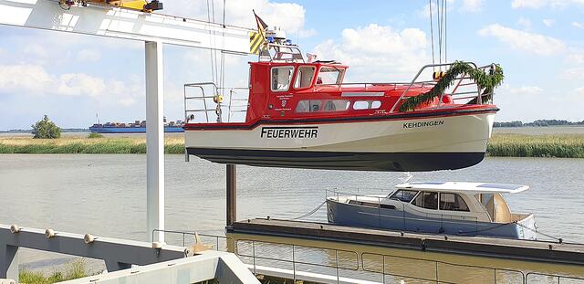 Die "Kehdingen" wird zu Wasser gelassen | Foto: ig