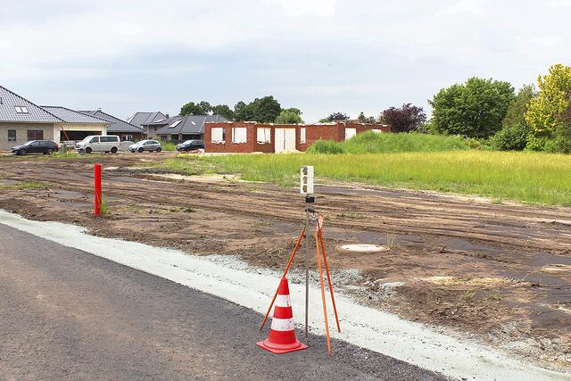 Der erste Rohbau am Rande des Neubaugebiets steht schon | Foto: sb