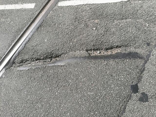 Brandgefährlich: das Loch auf der Lüneburger Straße