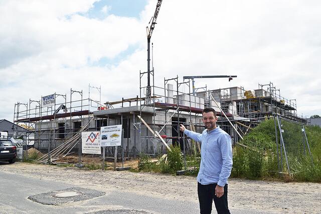 Marc Wolkenhauer zeigt das neueste Projekt der Wolkenhauer &amp; Partner Immobilien GmbH: ein Mehrfamilienhaus im Himbeerbogen im dritten Bauabschnitt der Gartenstadt Heidloh in  | Foto: bim