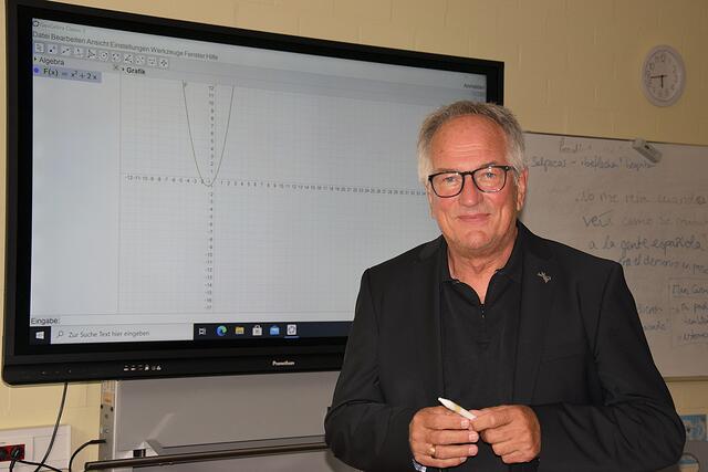 Schulleiter Hans-Christian Höhne heute in einem Klassenzimmer des Gymnasiums Meckelfeld | Foto: ts