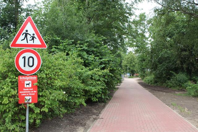 Über einen Fußweg gelangt man vom Neubaugebiet zur Porta-Coeli-Schule | Foto: sb