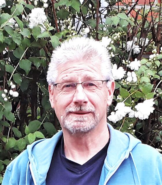 Günter Erbts lässt sich in seinen Arbeiten von der Natur inspirieren. Er verwendet überwiegend Holz und lässt sich von Fundstücken, die er auf seinen Ausflügen in die Heide und in Wälder findet, leiten. | Foto: Günter Erbts