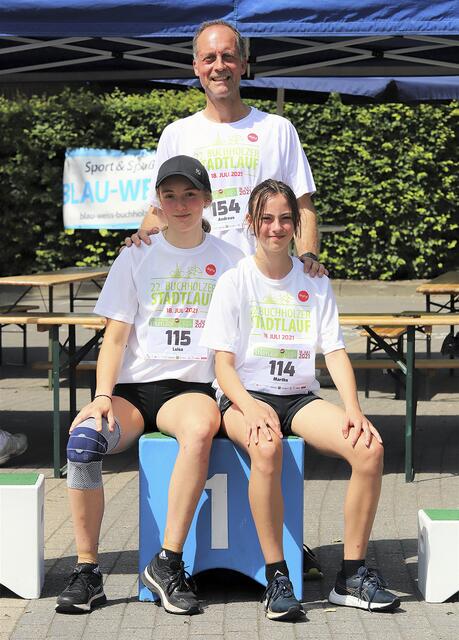 Andreas Lipowski hat mit seinen Töchtern Louisa (li.) und Martha (alle TSV Hittfeld) real am Stadtlauf teilgenommen | Foto: cc