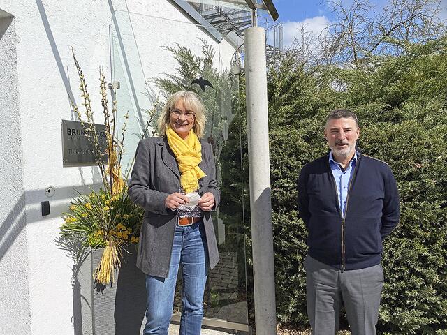 Im Gespräch: Kathrin Bockey, Kandidatin der SPD für das Amt des Elbmarscher Verwaltungschefs, und Stefan Wickmann, Geschäftsführer der Chemiefabrik Bruno Bock | Foto: Bockey