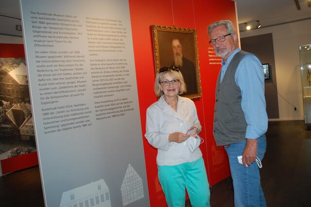 Liane und Jürgen Wulf aus Buxtehude in der Sonderausstellung zur  Stadtgeschichte