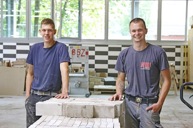 Die beiden Innungsbesten sind auch Freunde: Jonas Deboße (li.) und  Fynn Meyer | Foto: Kim Katharina Koch