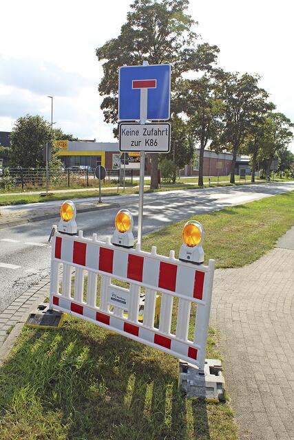 Hier geht's für Landwirte nicht weiter: die Absperrung an der K86 in Stelle
