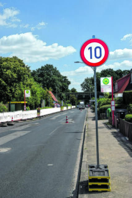 Für Anwohner und Linienbusse auf der gesperrten Bürgermeister-Heitmann-Straße herrscht Höchsttempo 10