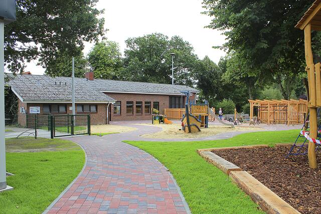 Die geschwungenen Wege auf dem Spielplatz können auch als Bobbycar-Rennstrecke genutzt werden | Foto: sb