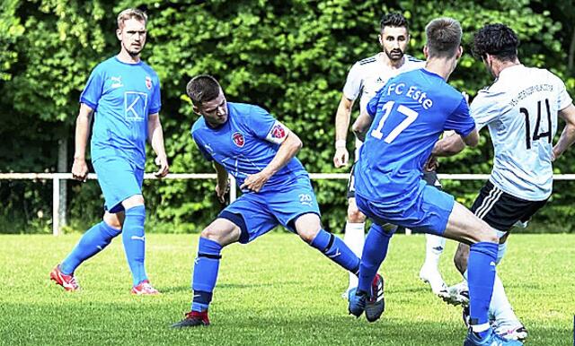Beim ersten Testspiel unterlag der FC Este dem Landesligisten VSV Hedendorf knapp mit 1:2 | Foto: fupa.net/ Rolf Schmietow