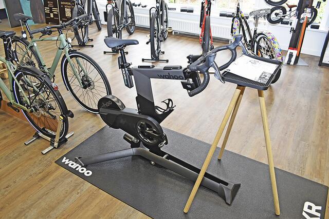 Auch für den Indoor-Sport gibt es die entsprechenden Sportartikel | Foto: Axel-Holger Haase