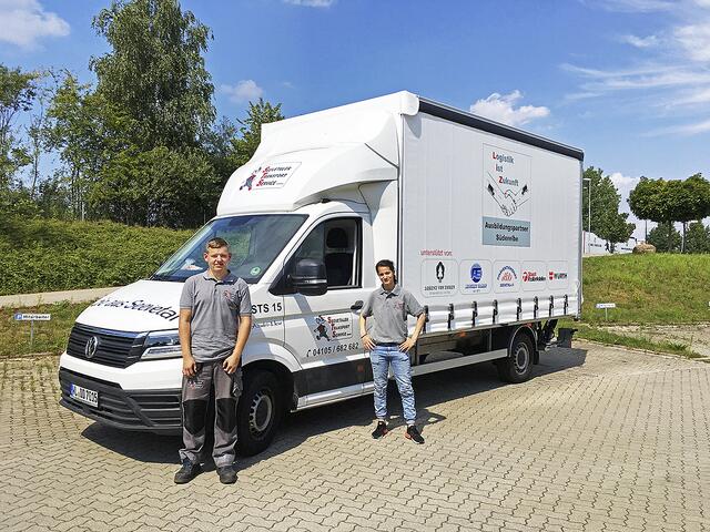 Mit dem Azubi-Lkw erfolgt der Start in die Ausbildung zum Berufskraftfahrer | Foto: STS