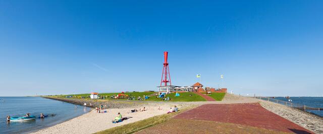 Der knapp 45 Meter hohe Leuchtturm Oberfeuer Preußeneck
bietet eine fantastische Aussicht djd/Archiv butjadingen.de/Thomas Hellmann
