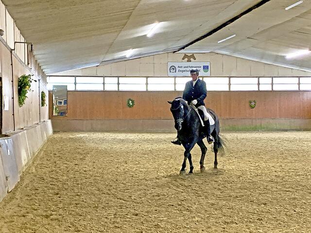Uwe Cordes (RV Barchel) mit His Dancer ritt in der L*-Dressur zum Sieg | Foto: sc