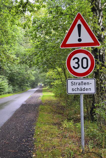 Auf dem Nordweg gilt wegen des miesen Zustand des Weges Tempo 30 | Foto: bim