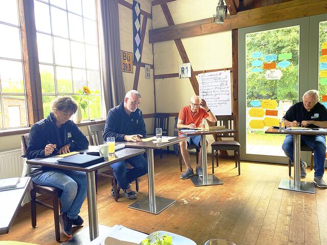 Klausurtagung u.a. mit (v.li.): Schriftwartin Silke Meyer und den Beisitzern Dr. Johann Bröhan, Claus Bösch und Ulrich Koch  | Foto: Verein Geestlandtouristik