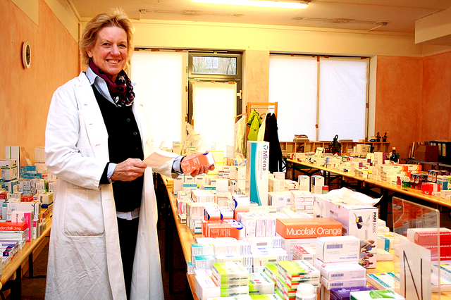 Auf provisorischen Bierbänken und -tischen führte Astrid Ellerbrock ihre Arbeit fort - zu pausieren kam in all den Jahren nie in Frage | Foto: mum