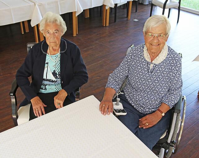 Traute Rinow (re.) und Edith Knüppel setzen sich für die Belange ihrer Mitbewohner ein