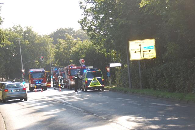 Die Gildestraße wurde für die Löschareiten halbseitig gesperrt | Foto: sla