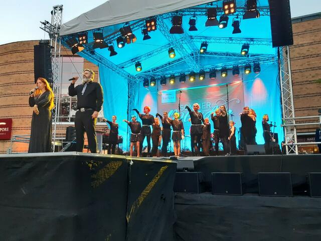 Machten Lust auf die Vorführung von "Ein Käfig voller Narren" im kommenden Jahr: die Mitglieder der Musical Stage Buchholz | Foto: os