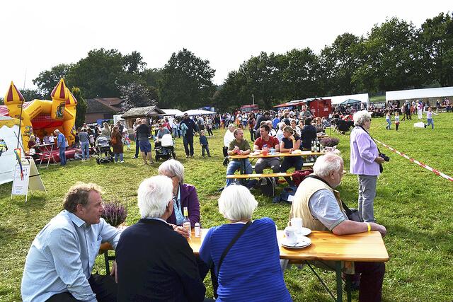 Das Drachenfest bietet den Ollsenern und ihren Gästen eine schöne Gelegenheit zum Treffen und Austauschen | Foto: bim