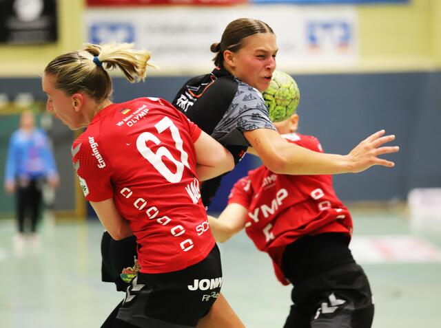 Augen zu und durch - so versucht Maj Nielsen zum Torerfolg zu kommen  | Foto: cc