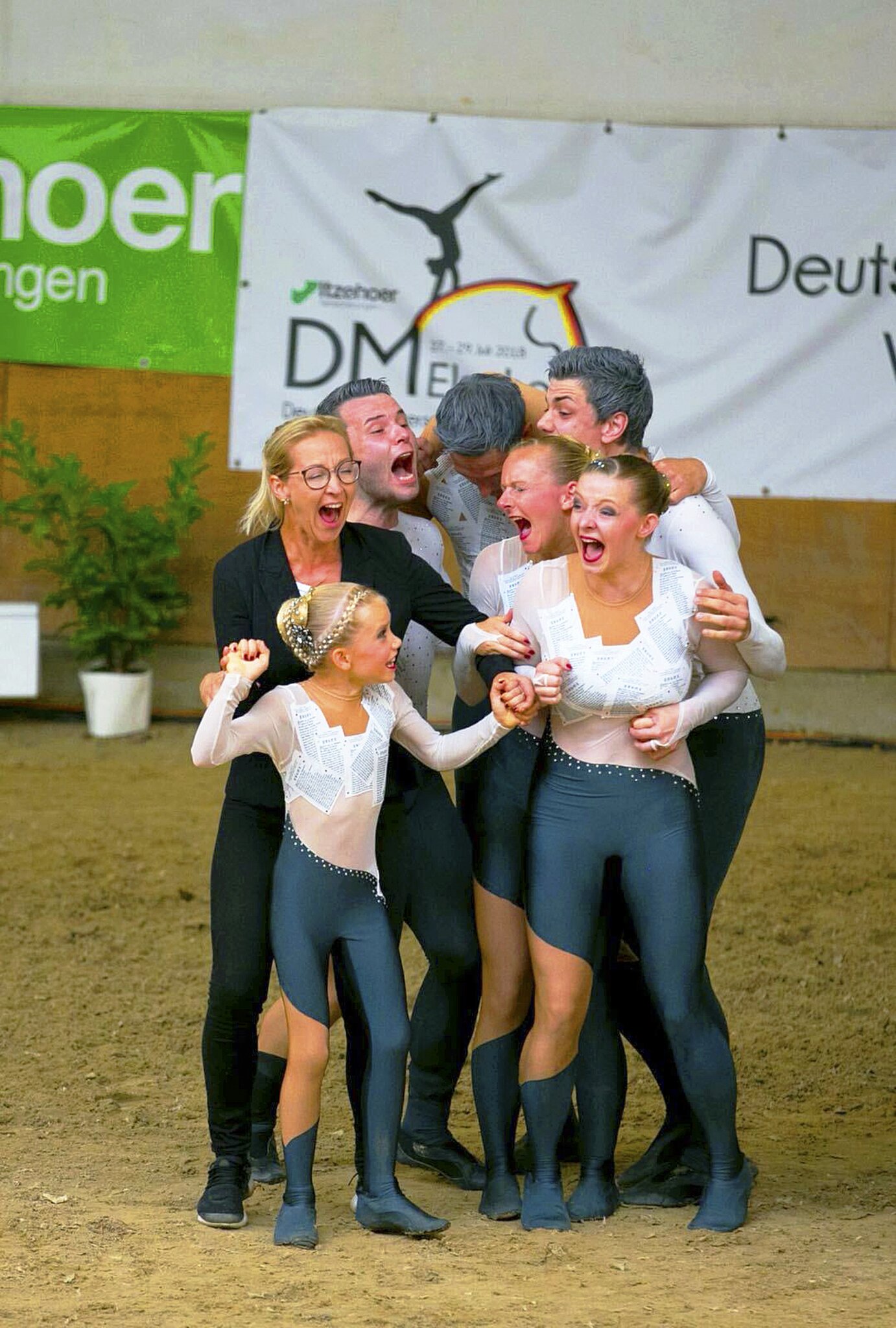 voltigiermannschaft Fredenbecker Reiter, Fahrer und Voltigierer sind im Spitzensport vertreten: Erfolg für Zwei- und Vierbeiner - Fredenbeck