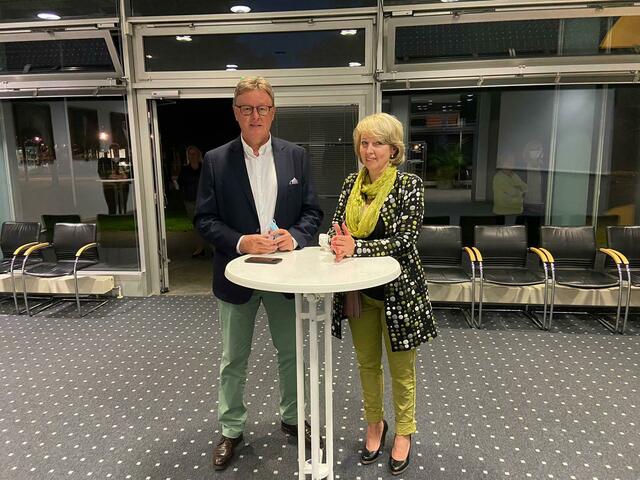 Michael Grosse-Brömer, hier mit CDU-Kreischefin Britta Witte im Kreishaus in Winsen, muss um sein Direktmandat für den Bundestag bangen | Foto: lm