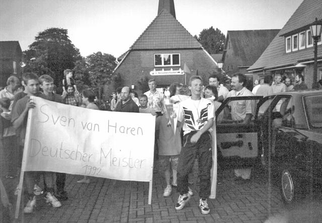 Sven van Haren wird 1992 als 15-Jähriger Deutscher Meister in der Leichtathletik im Blockwettkampf | Foto: TuS Oldendorf