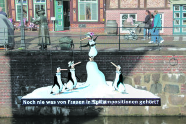 Im Fokus der Kritik: die Pinguin-Frau in Spitzenposition | Foto: jab